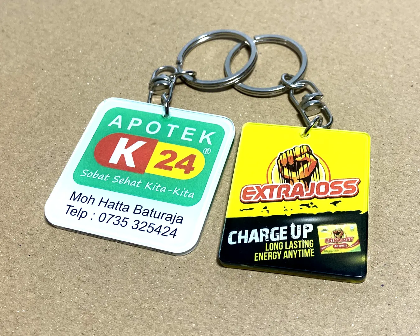 Cetak Souvenir Ganci Akrilik Logo Custom Media Promosi Mini yang Efektif dan Estetik