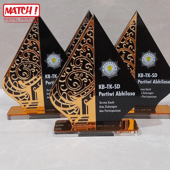 Plakat Akrilik Ketebalan 8mm