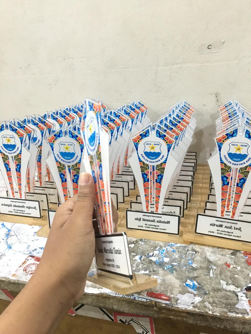 Plakat Akrilik Ketebalan 5mm detail