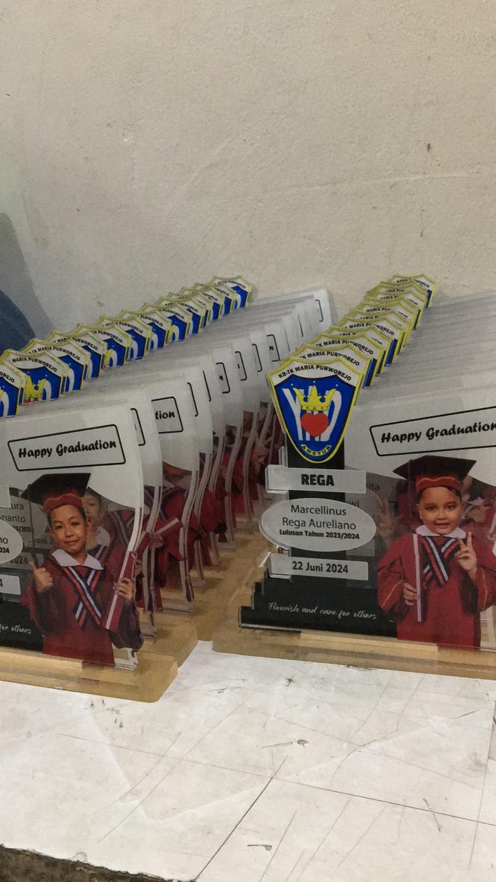 Plakat Akrilik Ketebalan 10mm detail