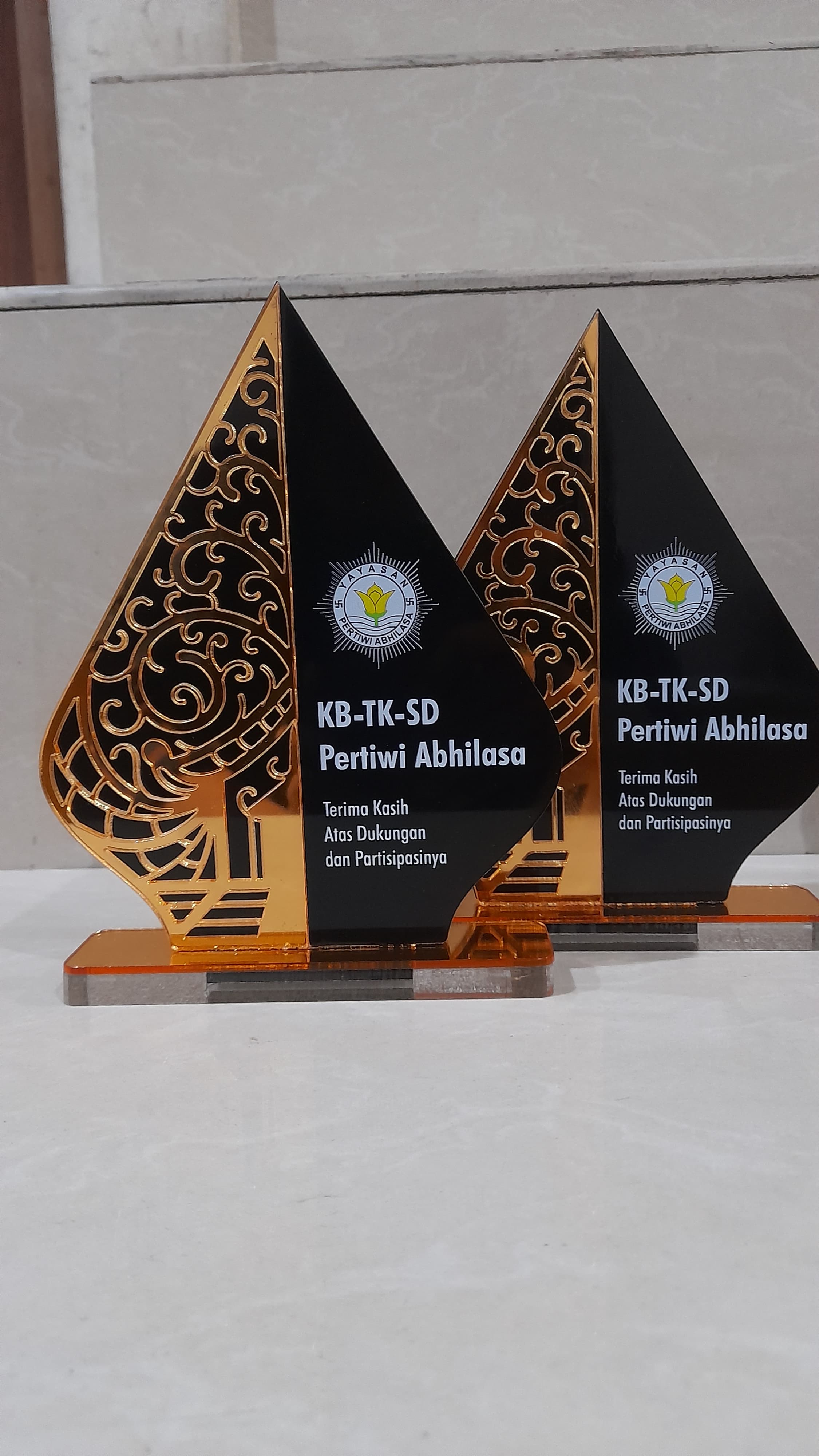 Plakat Akrilik Ketebalan 5mm detail