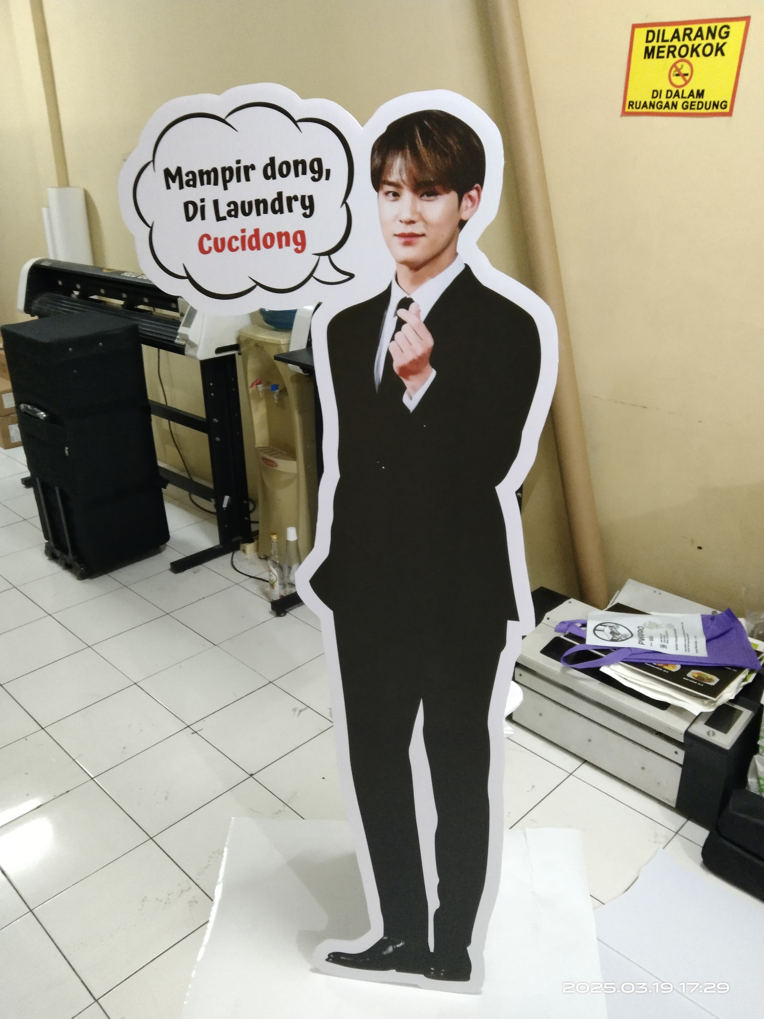 Human Standee Uk. 80X150Cm Bahan Kd Board detail