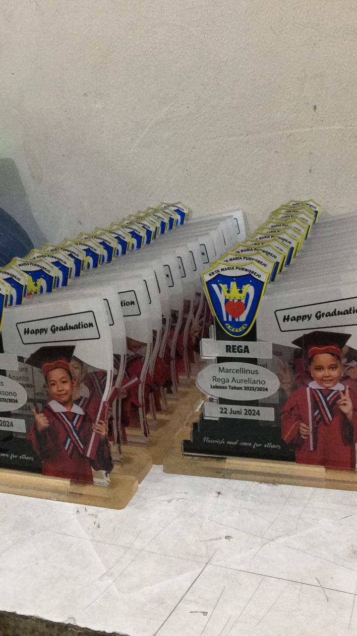 Plakat Akrilik Ketebalan 3mm detail